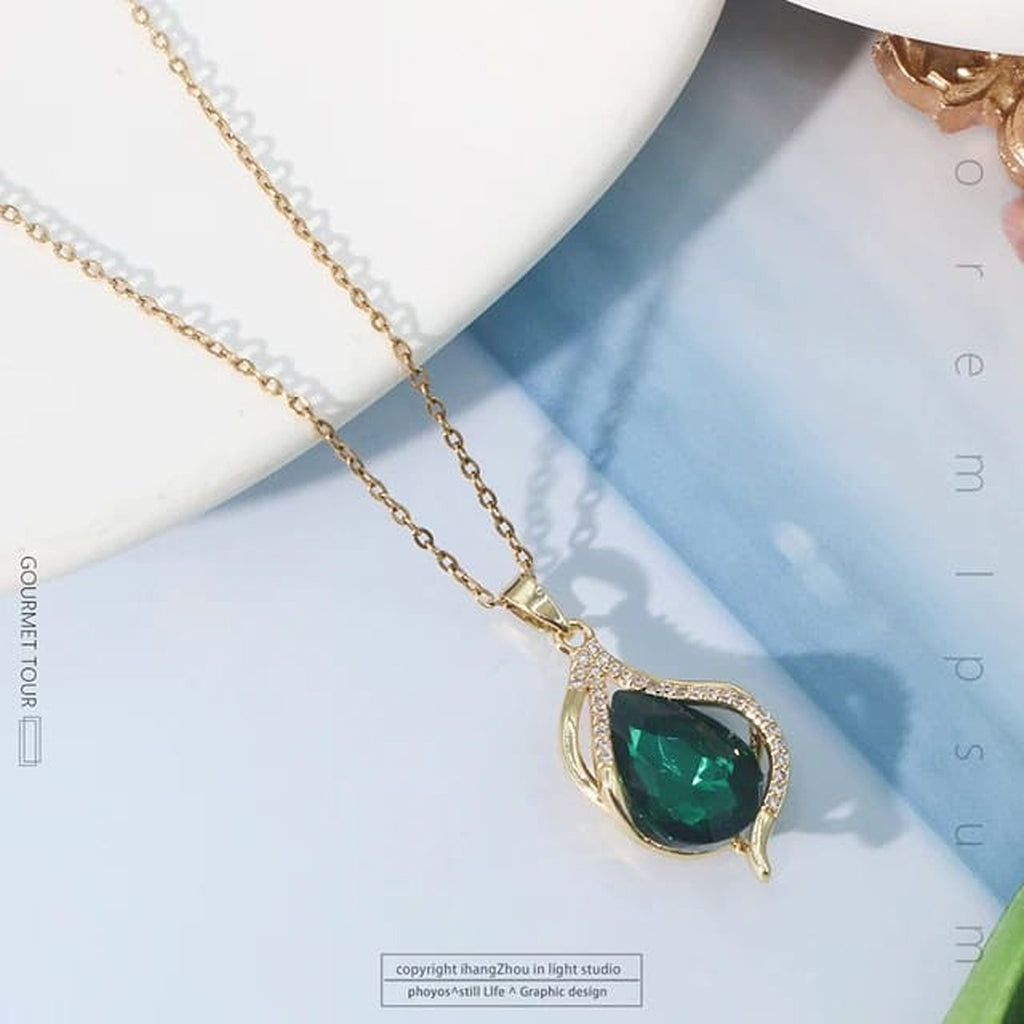 The Royal Emerald Teardrop Pendant Necklace
