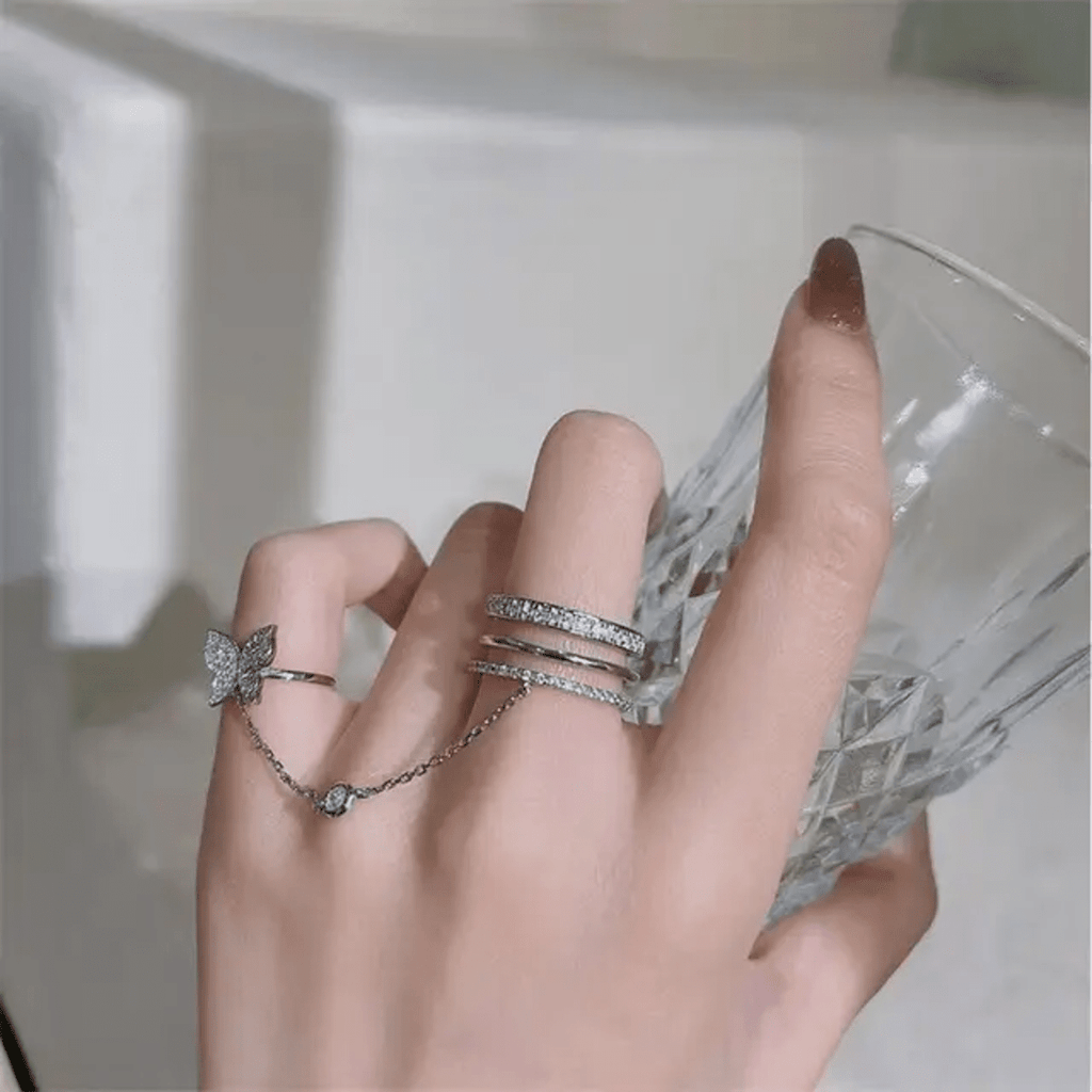 The Fluttering Promise Chain-Linked Ring
