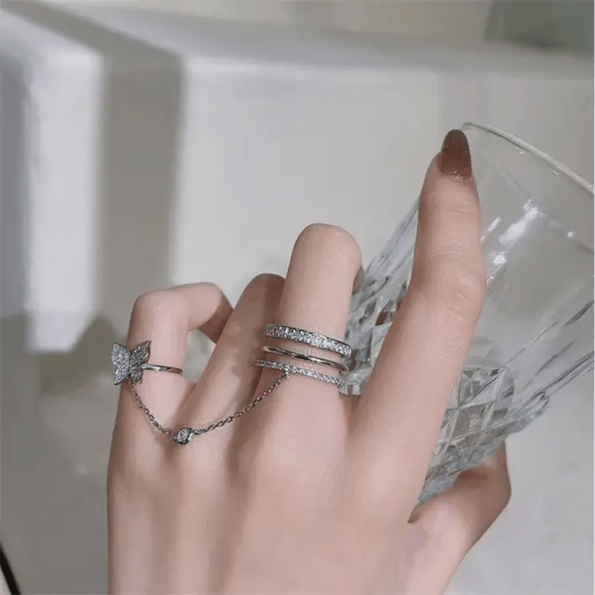 The Fluttering Promise Chain-Linked Ring
