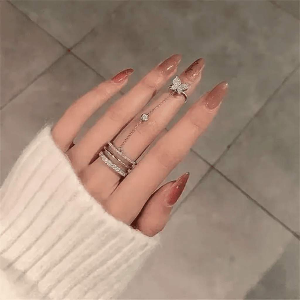 The Fluttering Promise Chain-Linked Ring