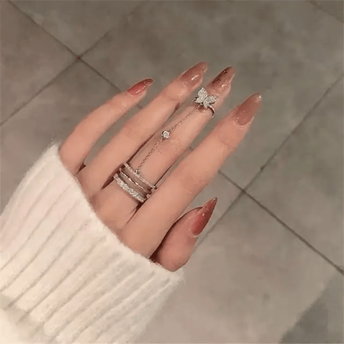 The Fluttering Promise Chain-Linked Ring