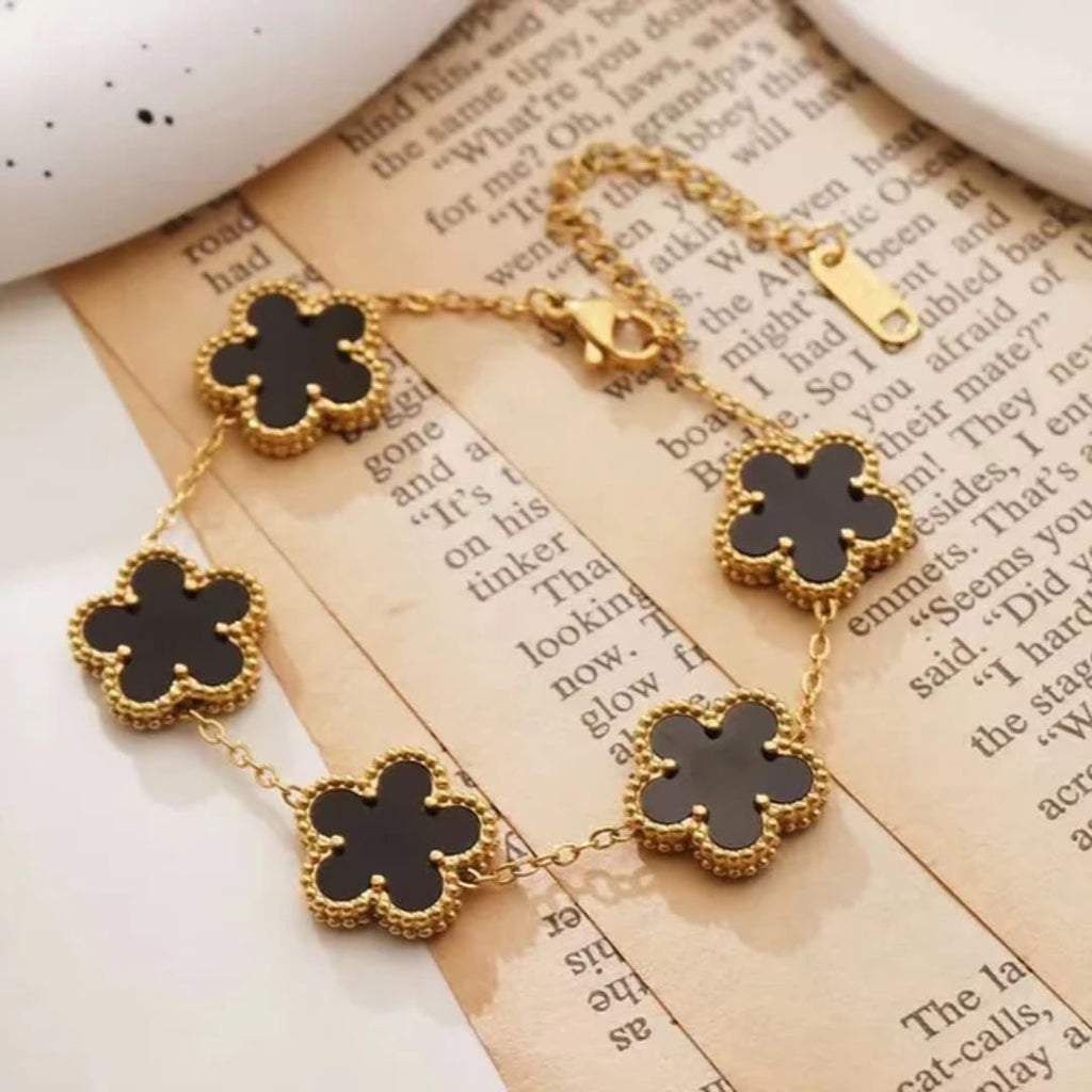 Elegant Lucky Clover Motif Bracelet