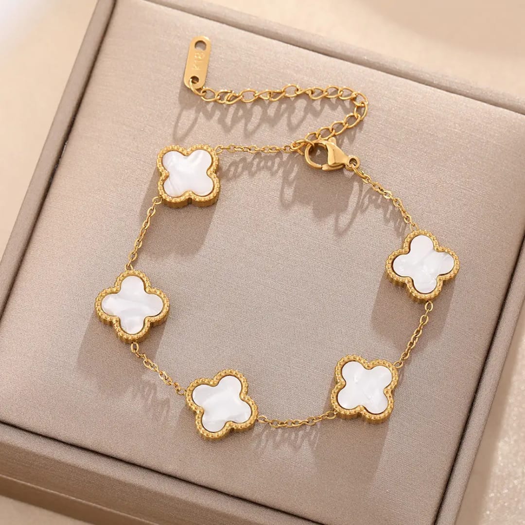 Elegant Lucky Clover Motif Bracelet