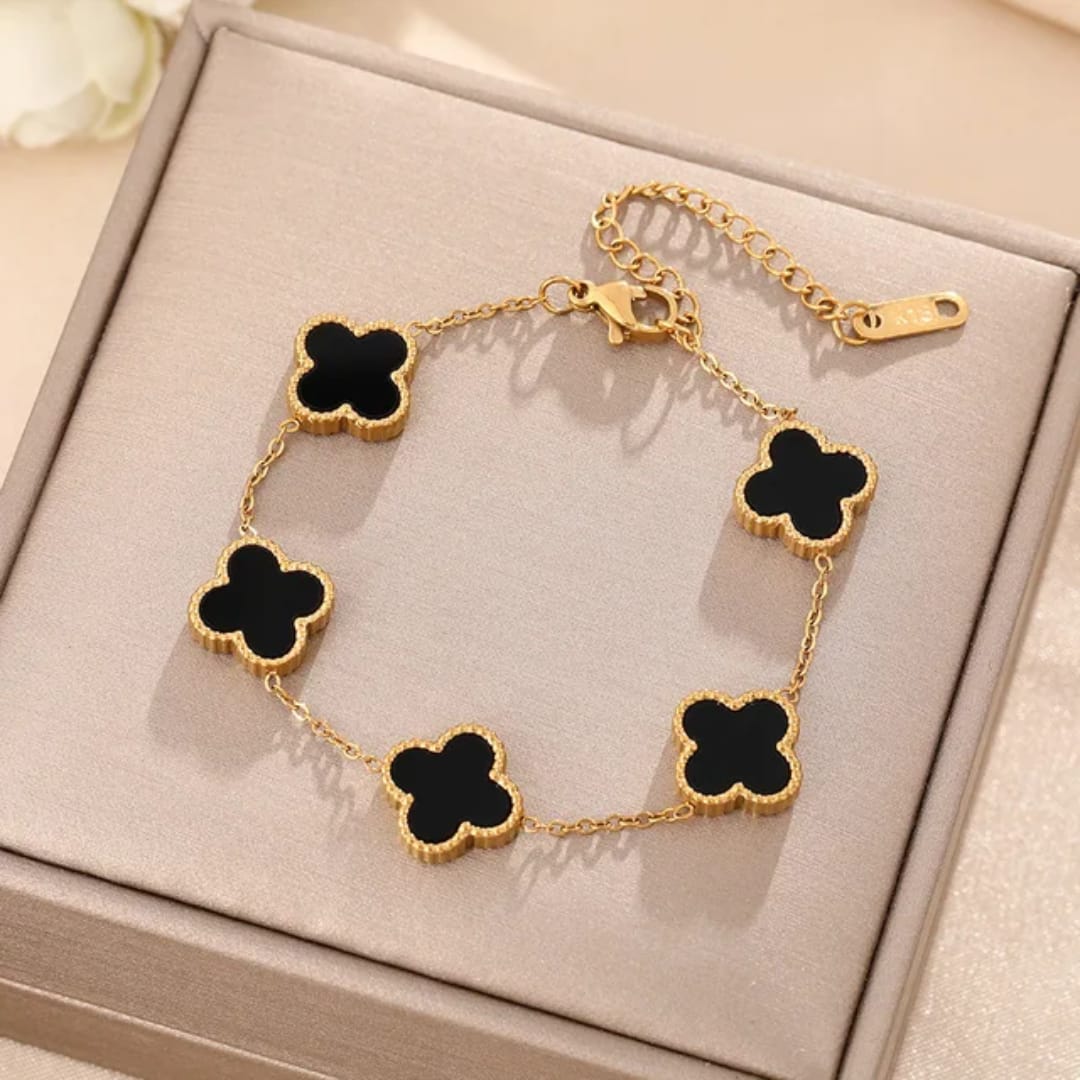 Elegant Lucky Clover Motif Bracelet