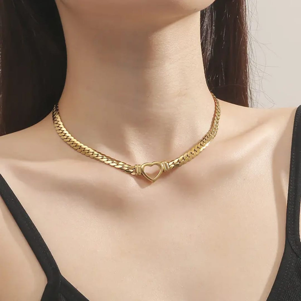 The Amour Flat Curb Chain Heart Choker