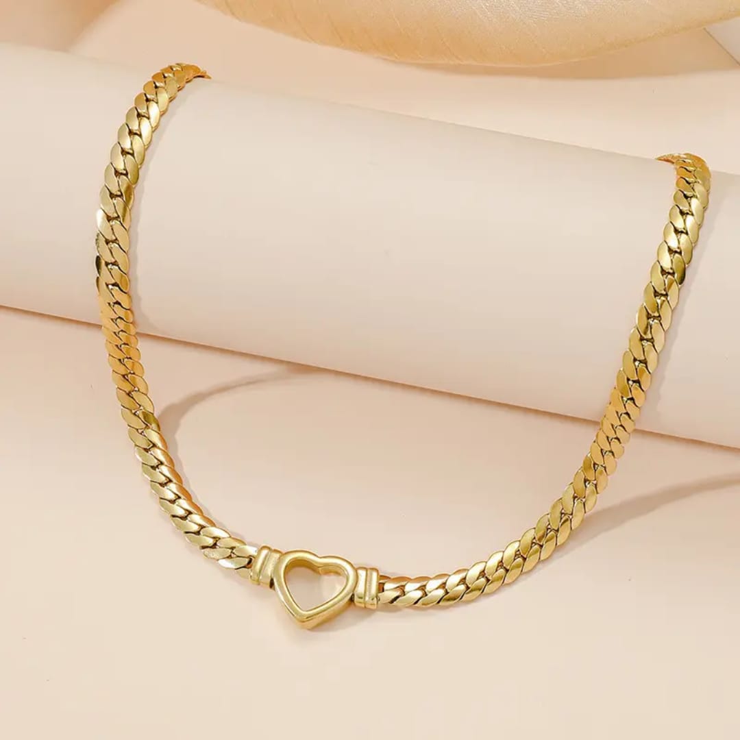 The Amour Flat Curb Chain Heart Choker