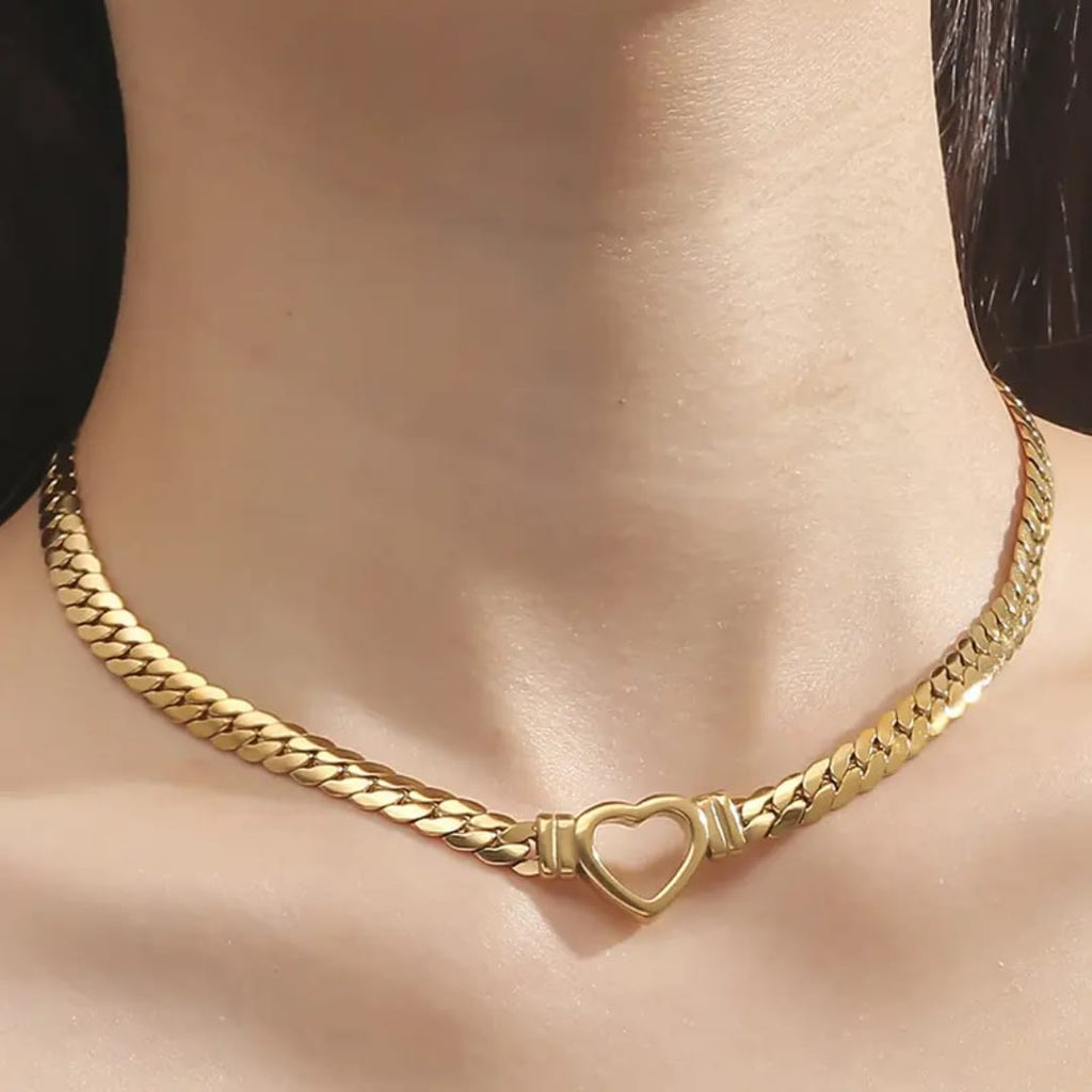 The Amour Flat Curb Chain Heart Choker