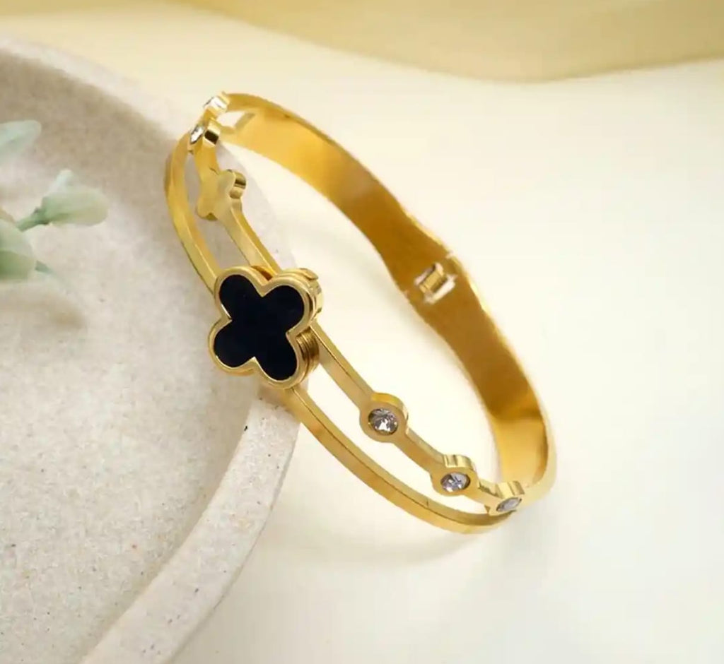 Elite Dual-Layer Onyx Clover Bangle