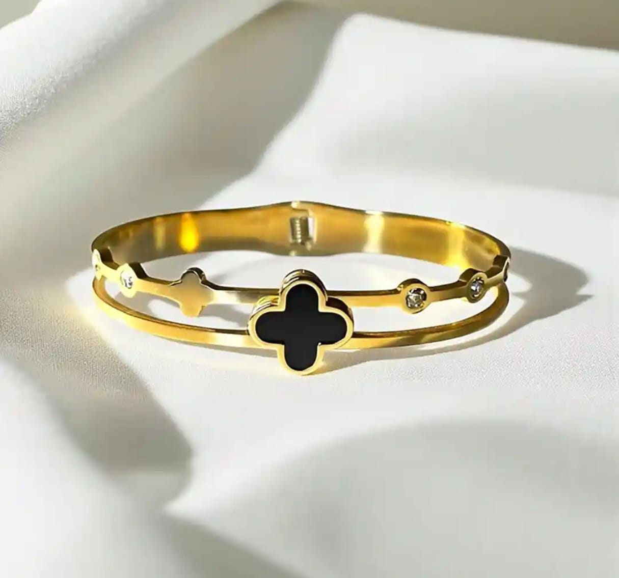 Elite Dual-Layer Onyx Clover Bangle