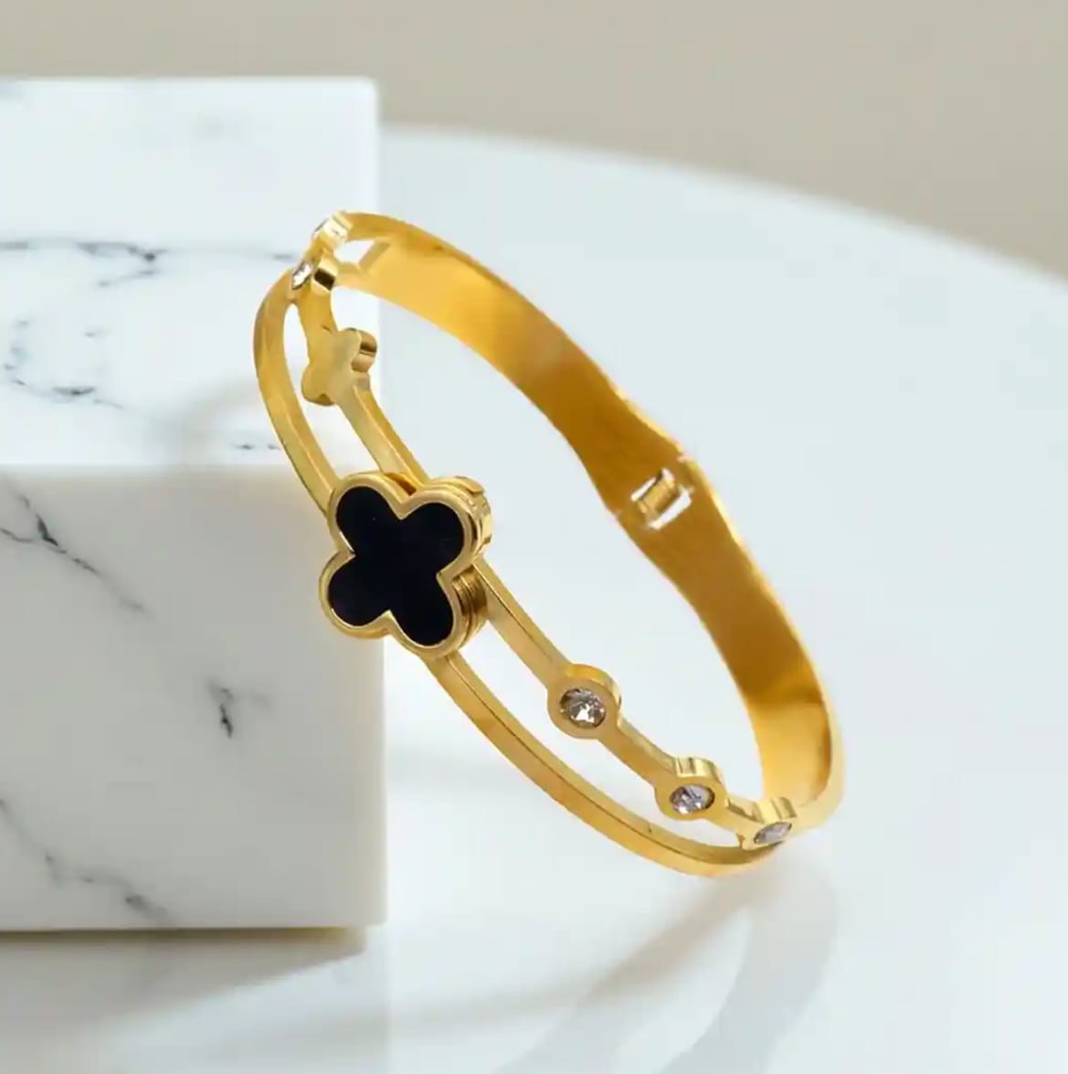 Elite Dual-Layer Onyx Clover Bangle